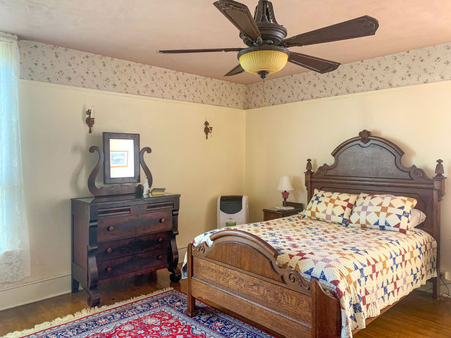 Main House, Room 201, photo 2