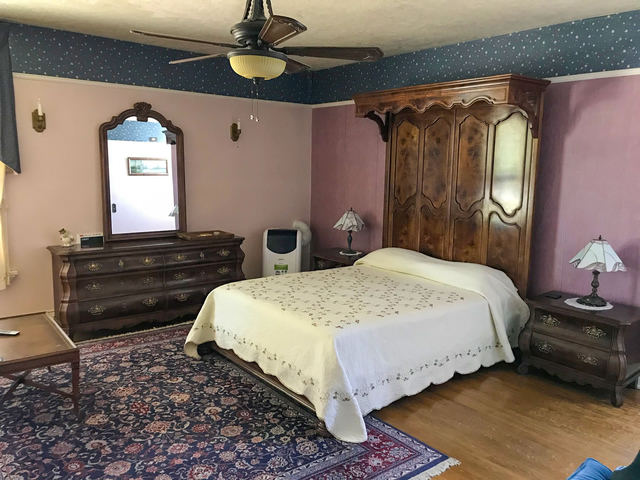 Main House, Room 204, photo 2
