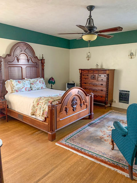Main House, Room 205, photo 2