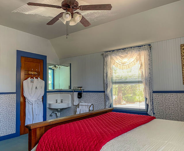 Carriage House, Room 1, photo 2