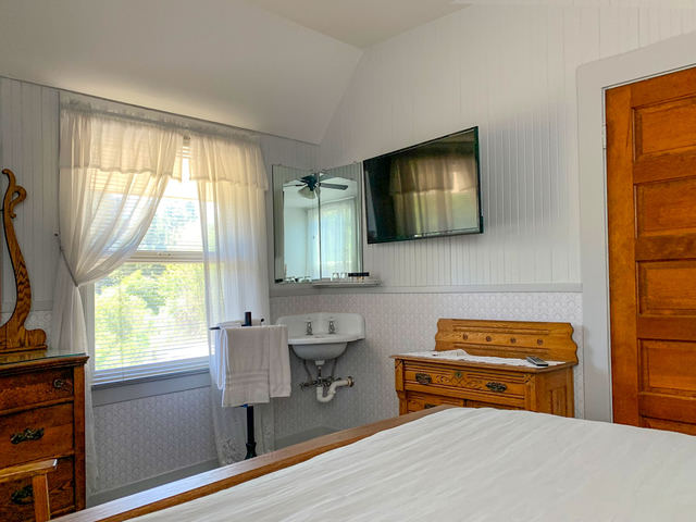 Carriage House, Room 2, photo 4
