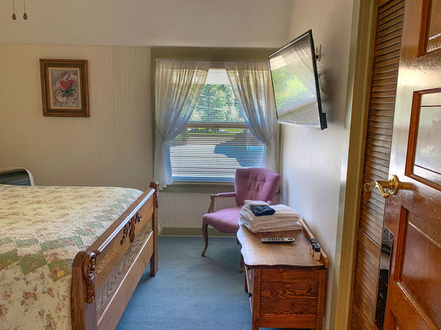 Carriage House, Room 3, photo 2