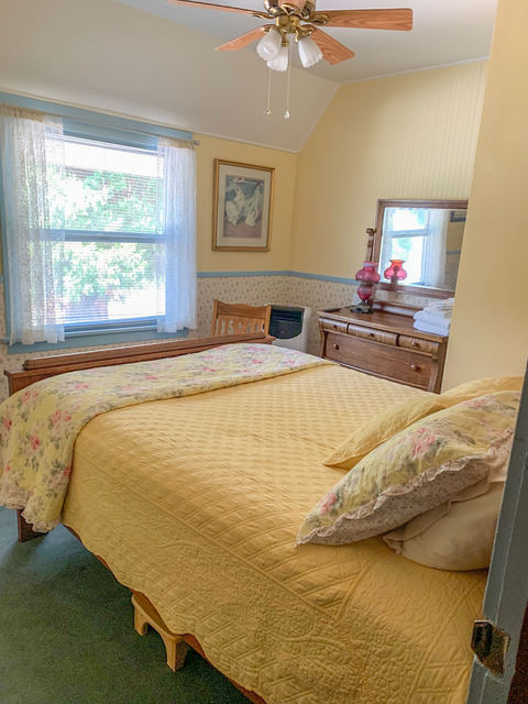 Carriage House, Room 4