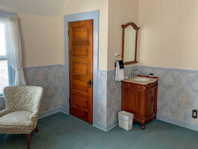 Carriage House, Room 5, photo 2
