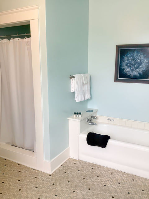 Main House, Room 204, photo 5