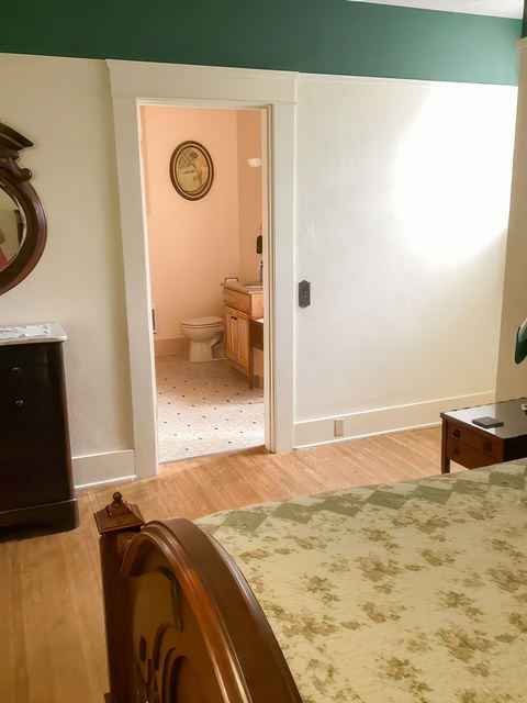 Main House, Room 205, photo 5