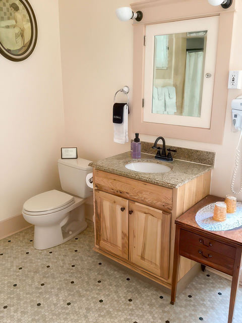 Main House, Room 205, photo 6