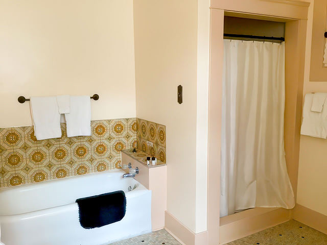 Main House, Room 205, photo 7